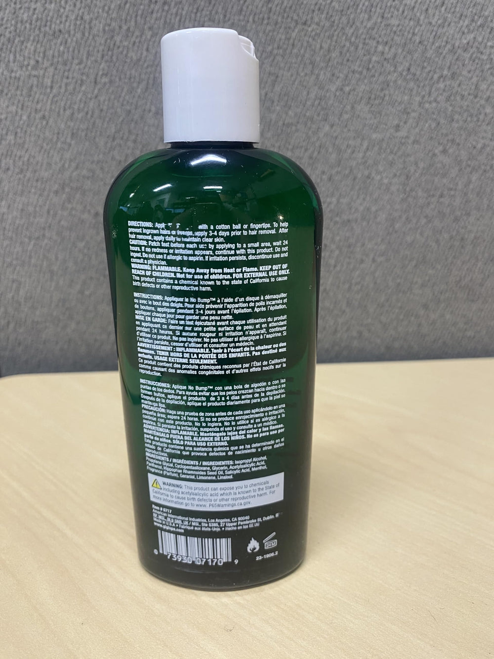 GIGI No Bump uses salicylic acid to gently exfoliate and unclog pores.