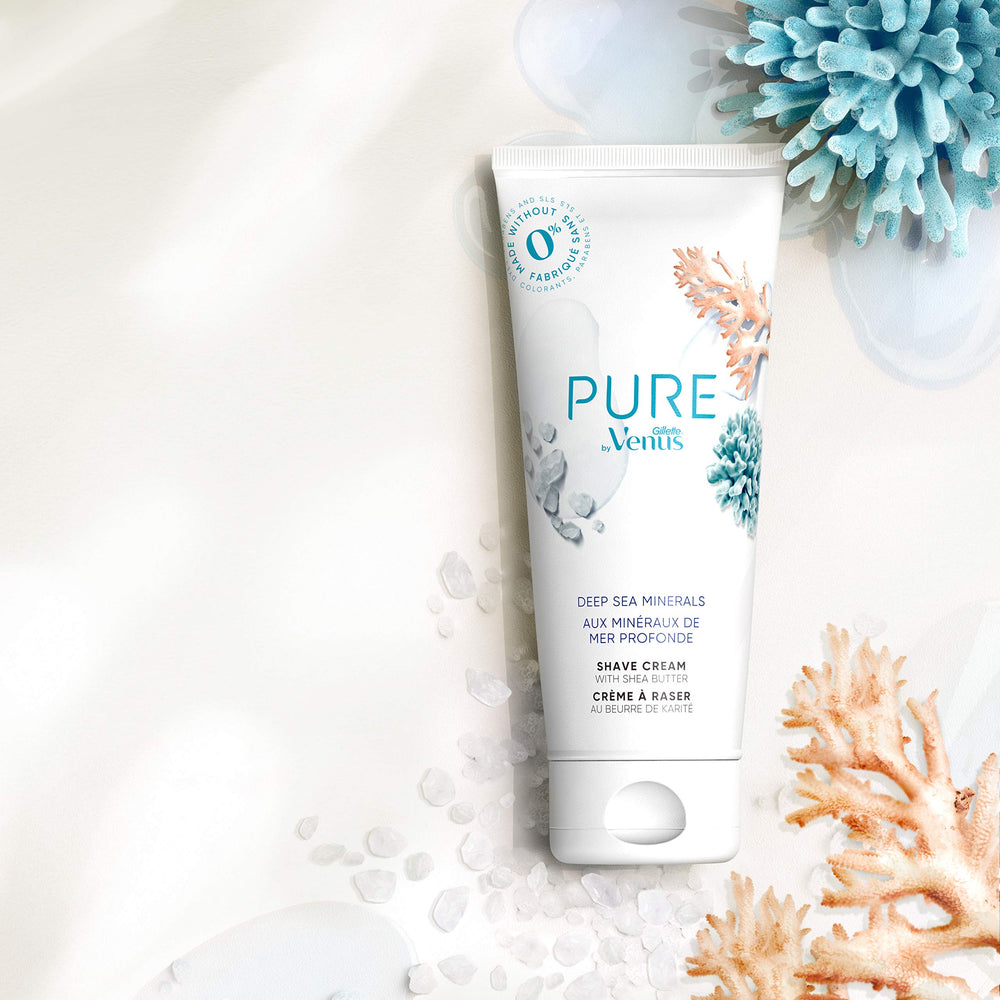 Gillette Venus PURE pearl swash emphasizes gentle, skin-friendly formula.