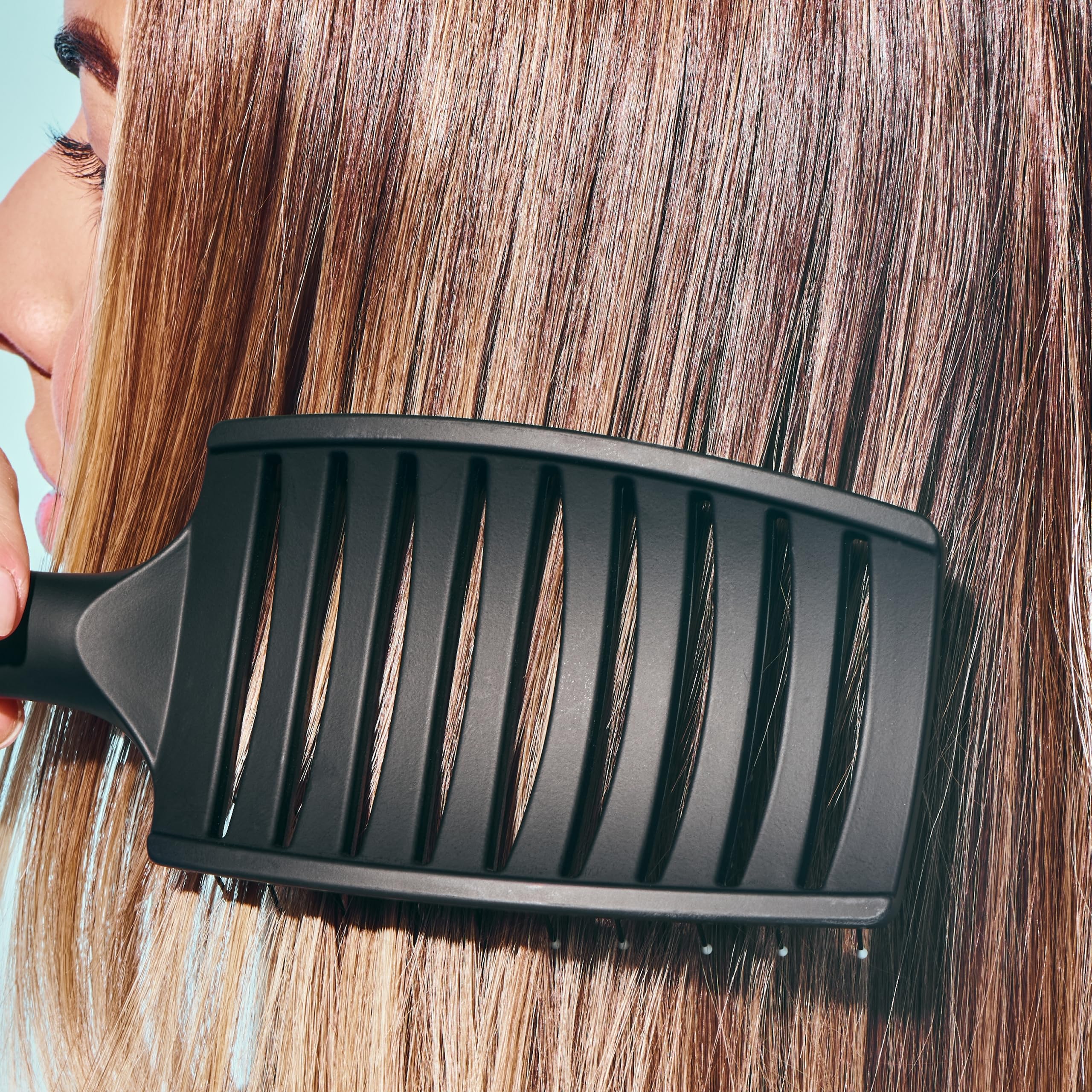 GIMME Beauty vented detangling brush compact setup for quick drying routine.