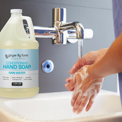 Ginger Lily Farms rain-water scented hand soap foam shows soothing aroma and gentle cleansing.