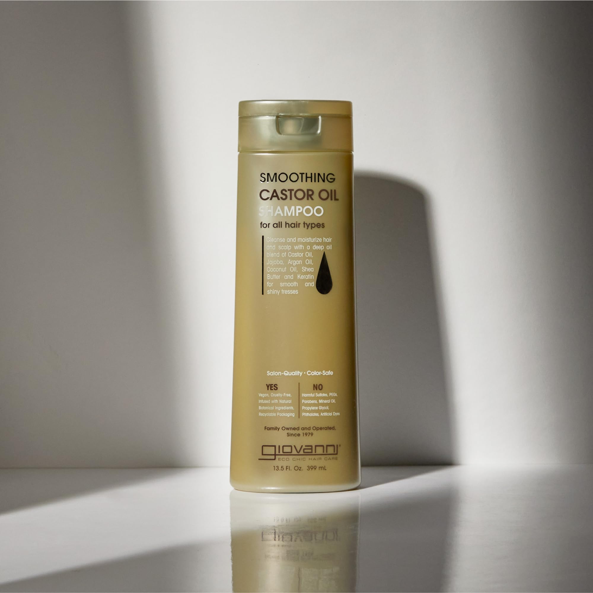 GIOVANNI Smoothing Castor Oil Shampoo pour demonstrates even distribution for nourishing scalp