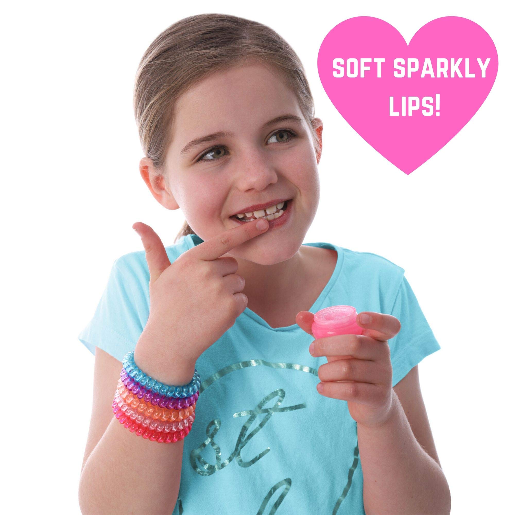 GirlZone fruity scents chart highlights cherry, orange, pineapple, and grape aromas.