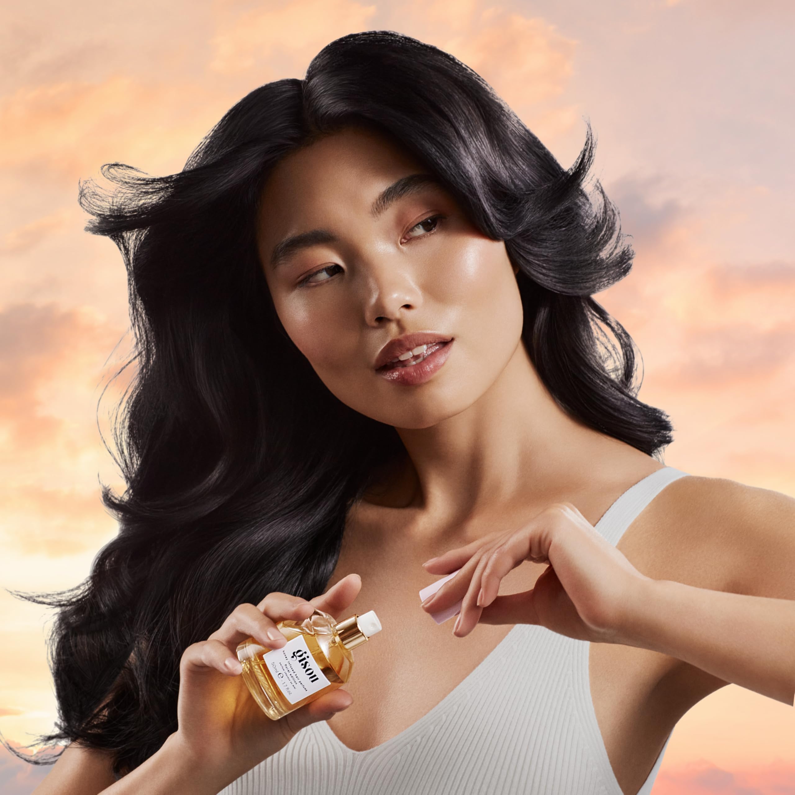 Gisou Honey Infused Hair Perfume highlights Mirsalehi honey benefits.