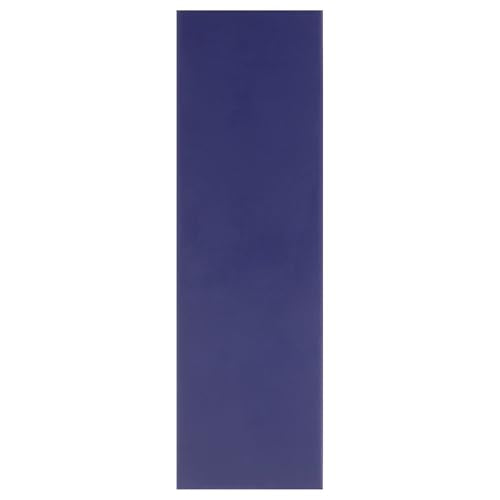 Givenchy Blue Label spray application demonstrates easy, confident evening use.