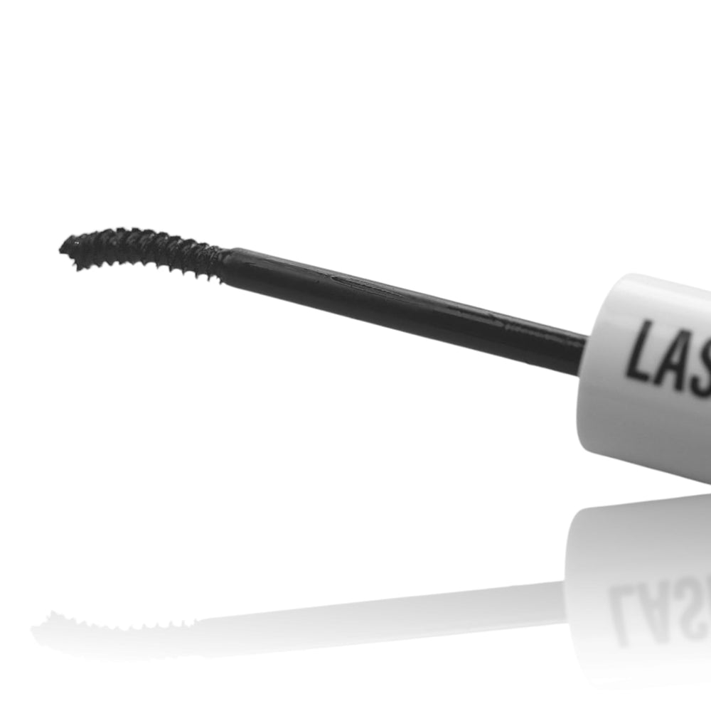 GladGirl Lash Lock Bond & Seal offers up to 10 days of wear with strong lash longevity.