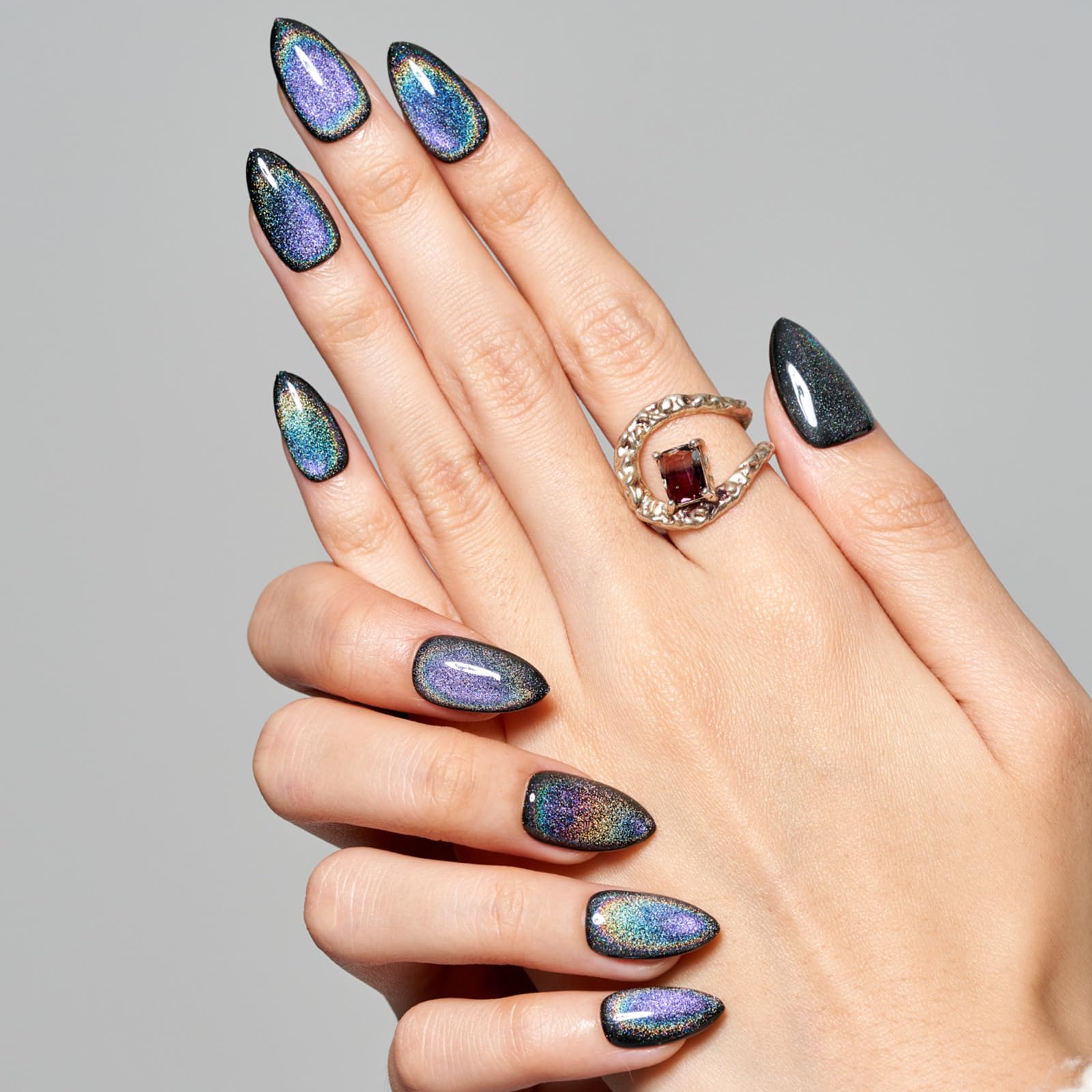 GLAMERMAID Medium Oval nails provide natural-looking, versatile shape.