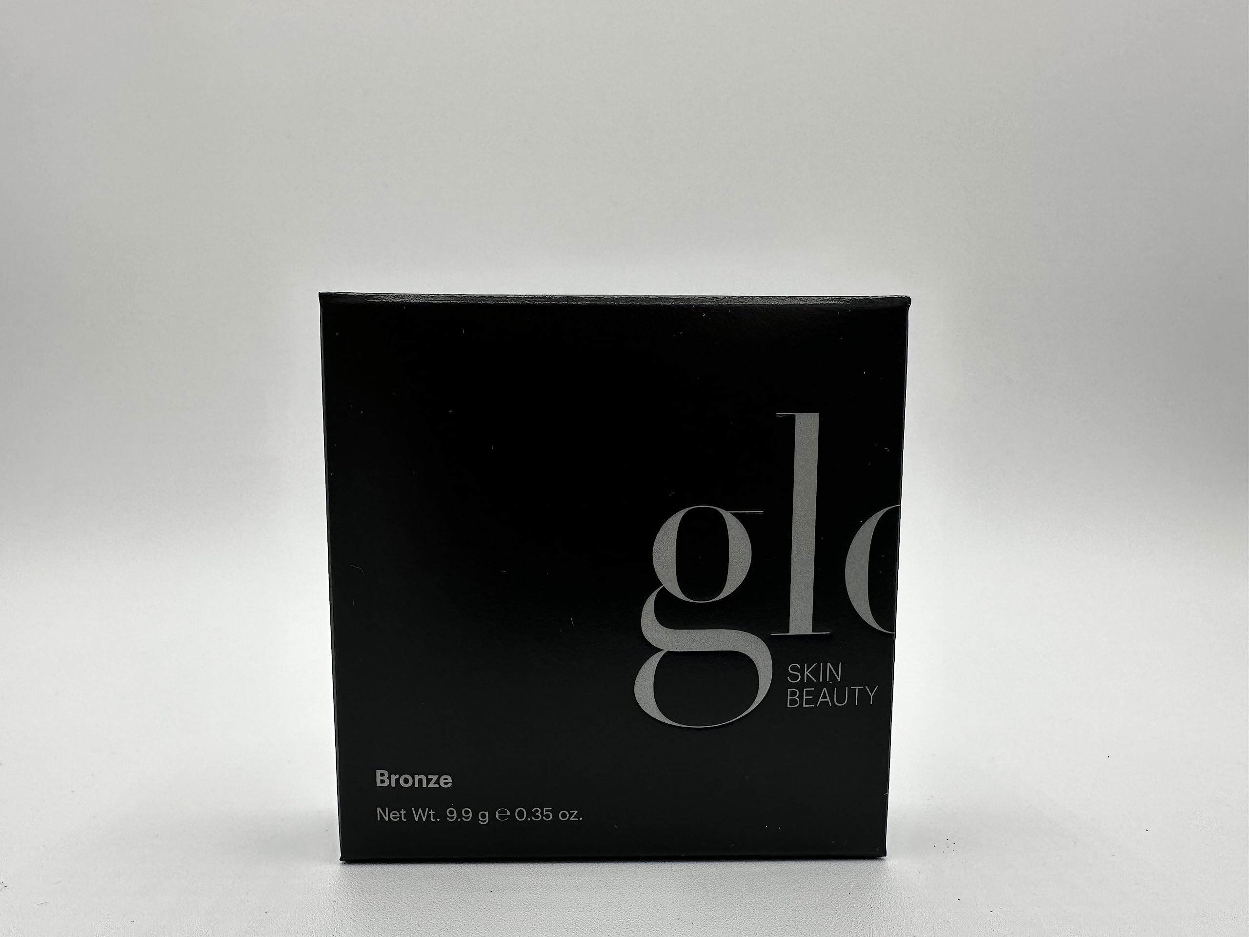 Glo Skin Beauty Bronzer Sunkiss soft shimmer detail provides subtle glow without heaviness.