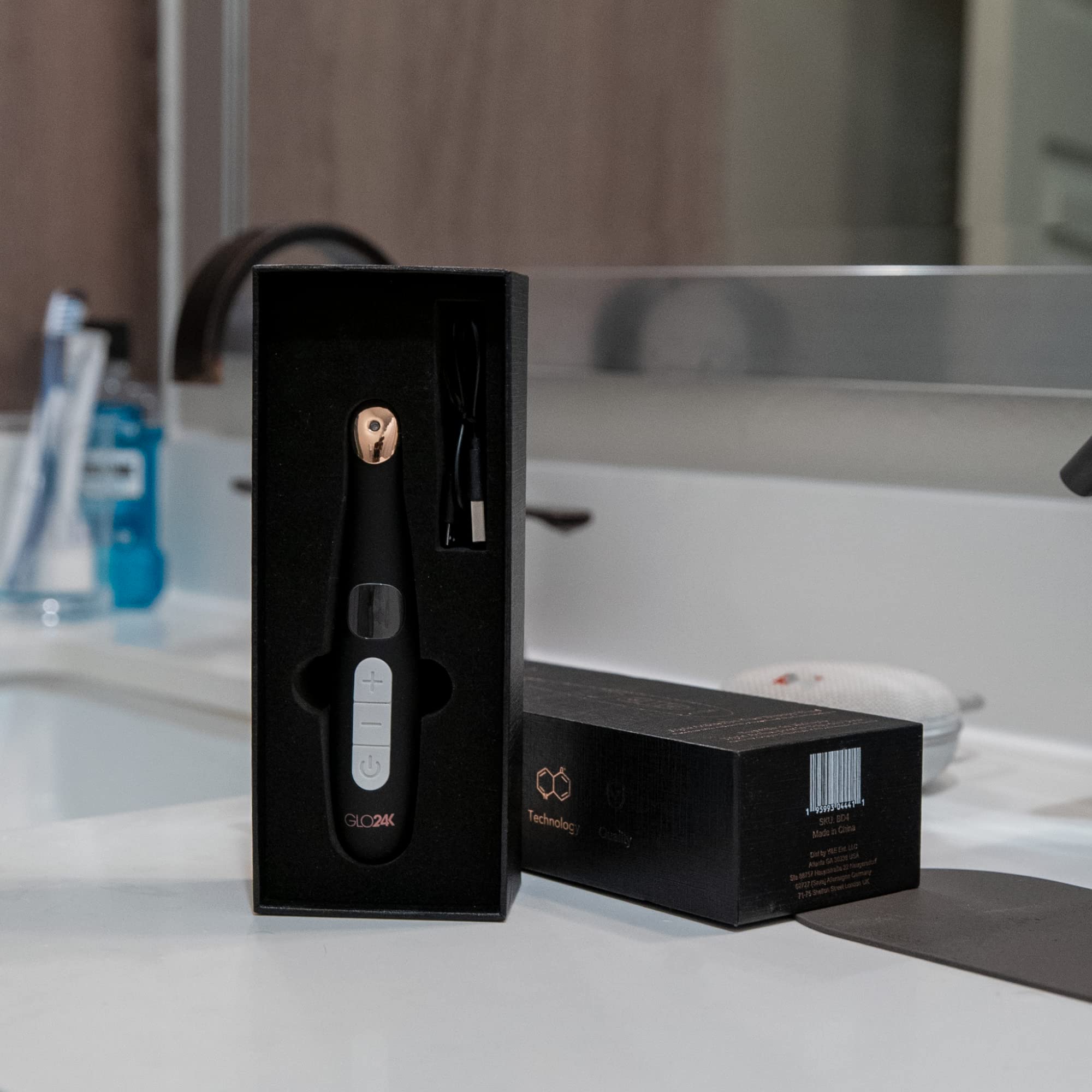 GLO24K Eye Care Massager vibration action captures quick, refreshing eye-area massage.