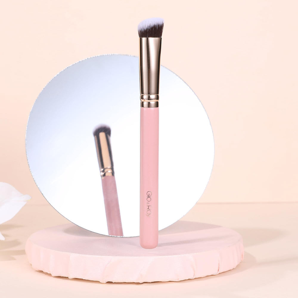 GLO&RAY craftsmanship and modern aesthetics in a makeup brush
