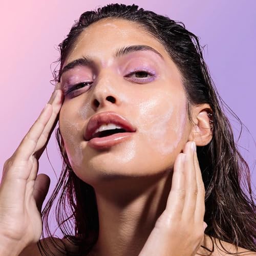 Glow Recipe Blueberry Bounce Face Wash massage with microfoaming bubbles for fresh, hydrated skin.