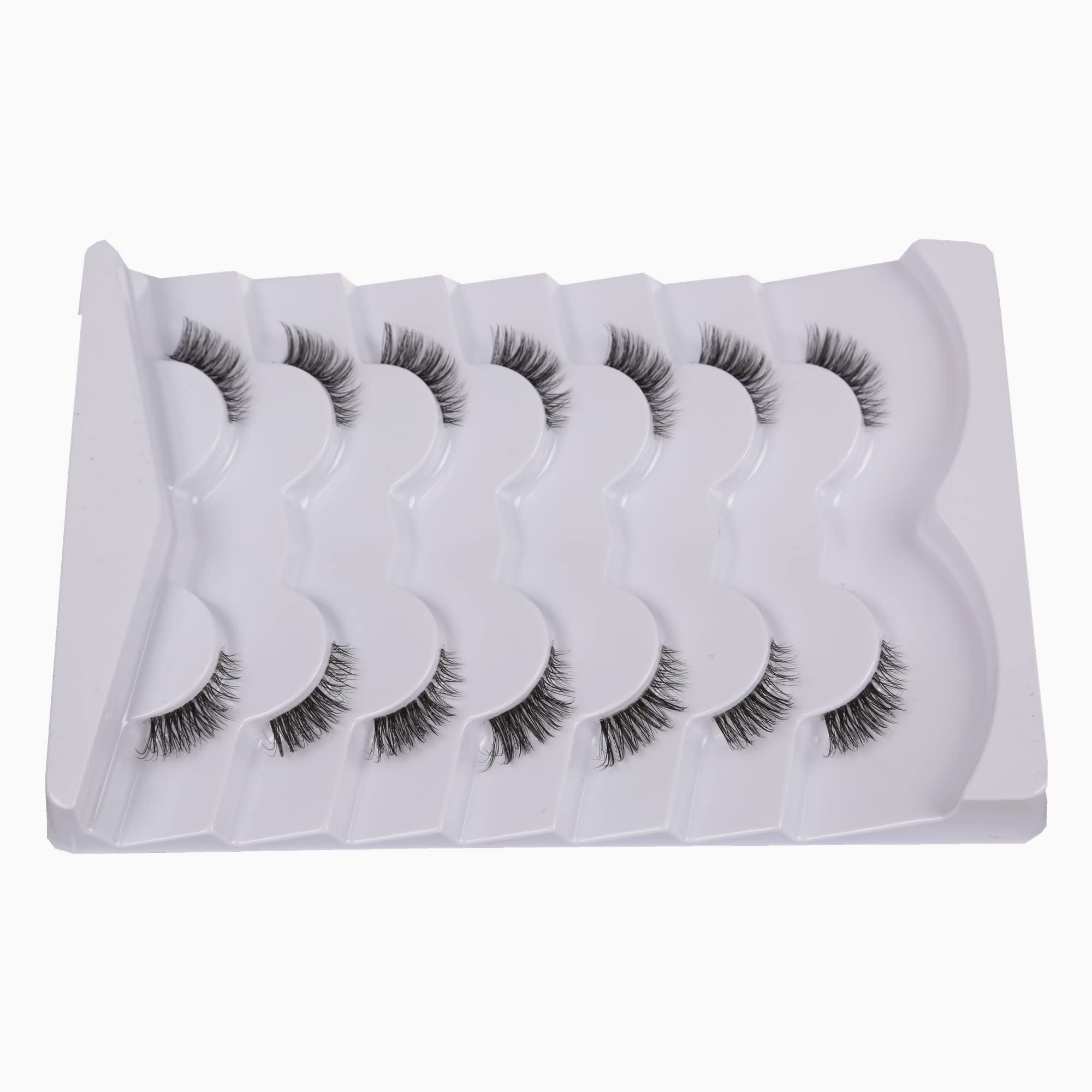 Gmagictobo wear-on-eye natural-look closeup reveals subtle, real-feel lashes.