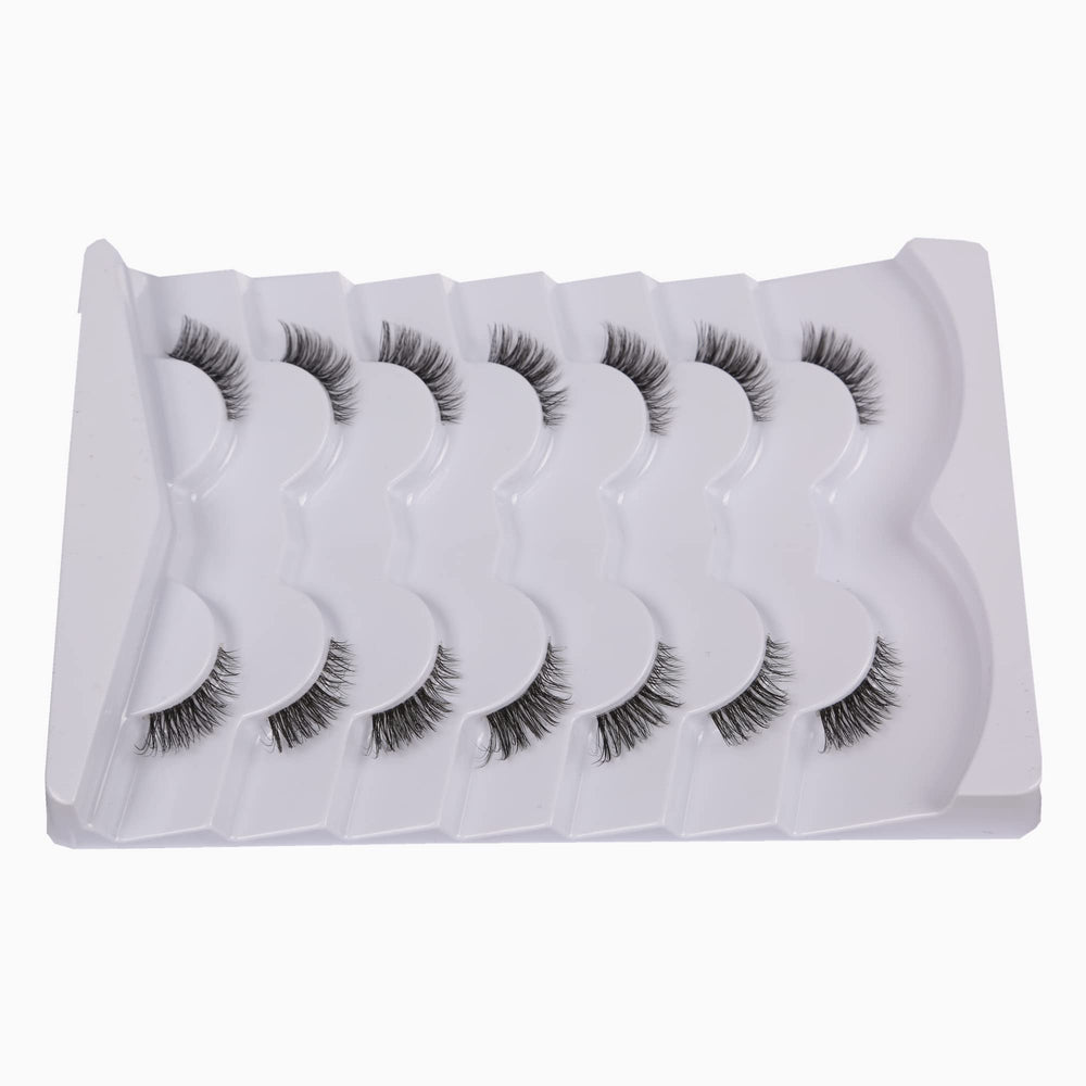Gmagictobo wear-on-eye natural-look closeup reveals subtle, real-feel lashes.