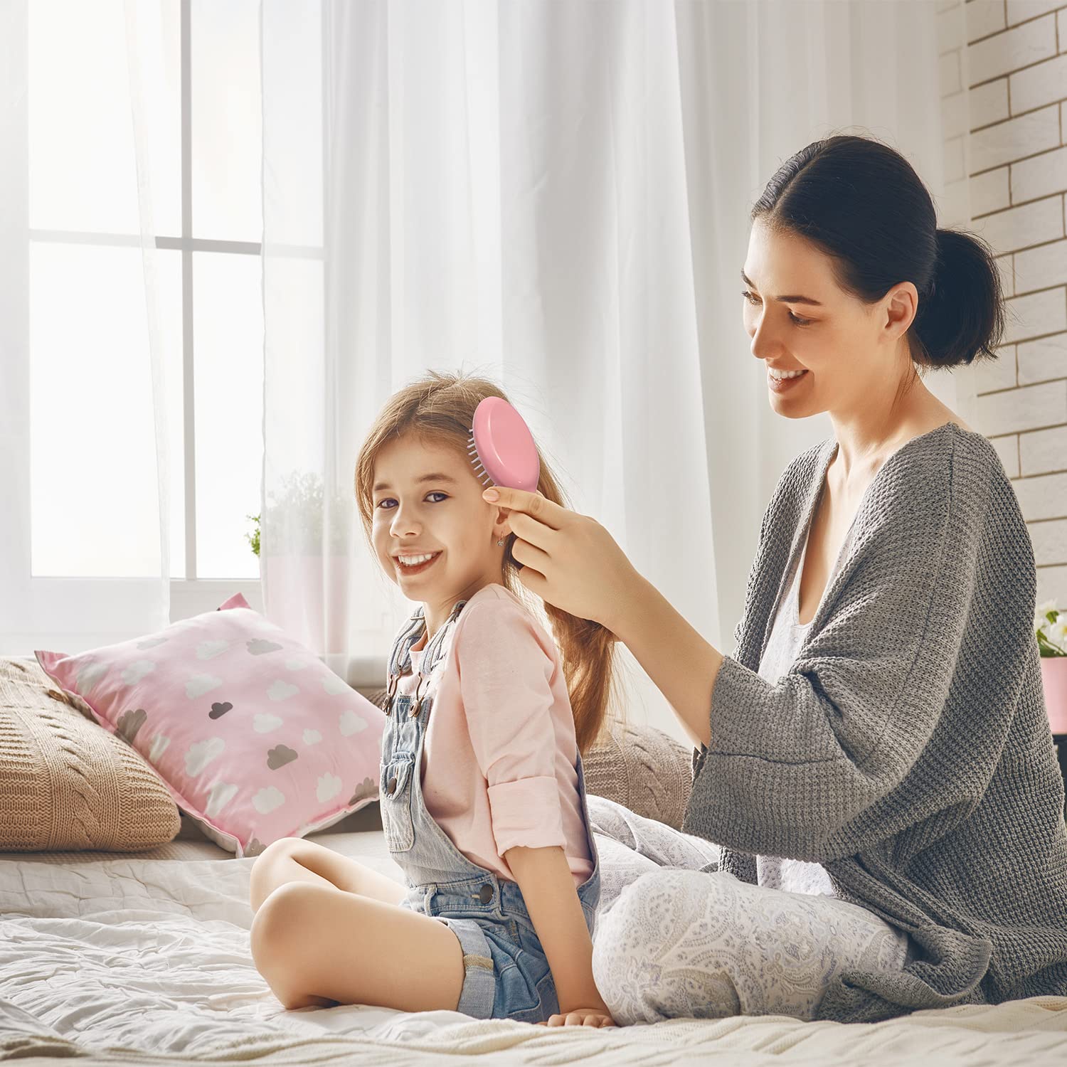 Goiio mini wet hair brush children-friendly design suitable for family use