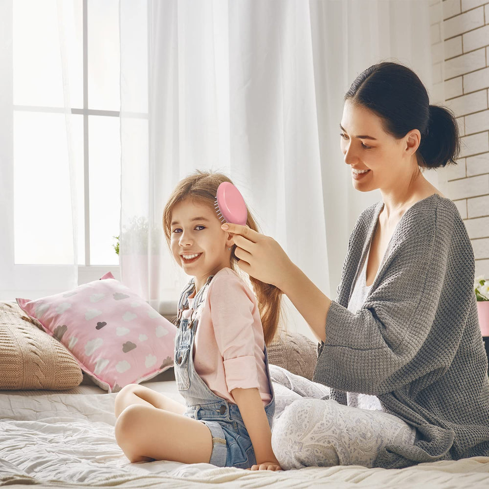 Goiio mini wet hair brush children-friendly design suitable for family use