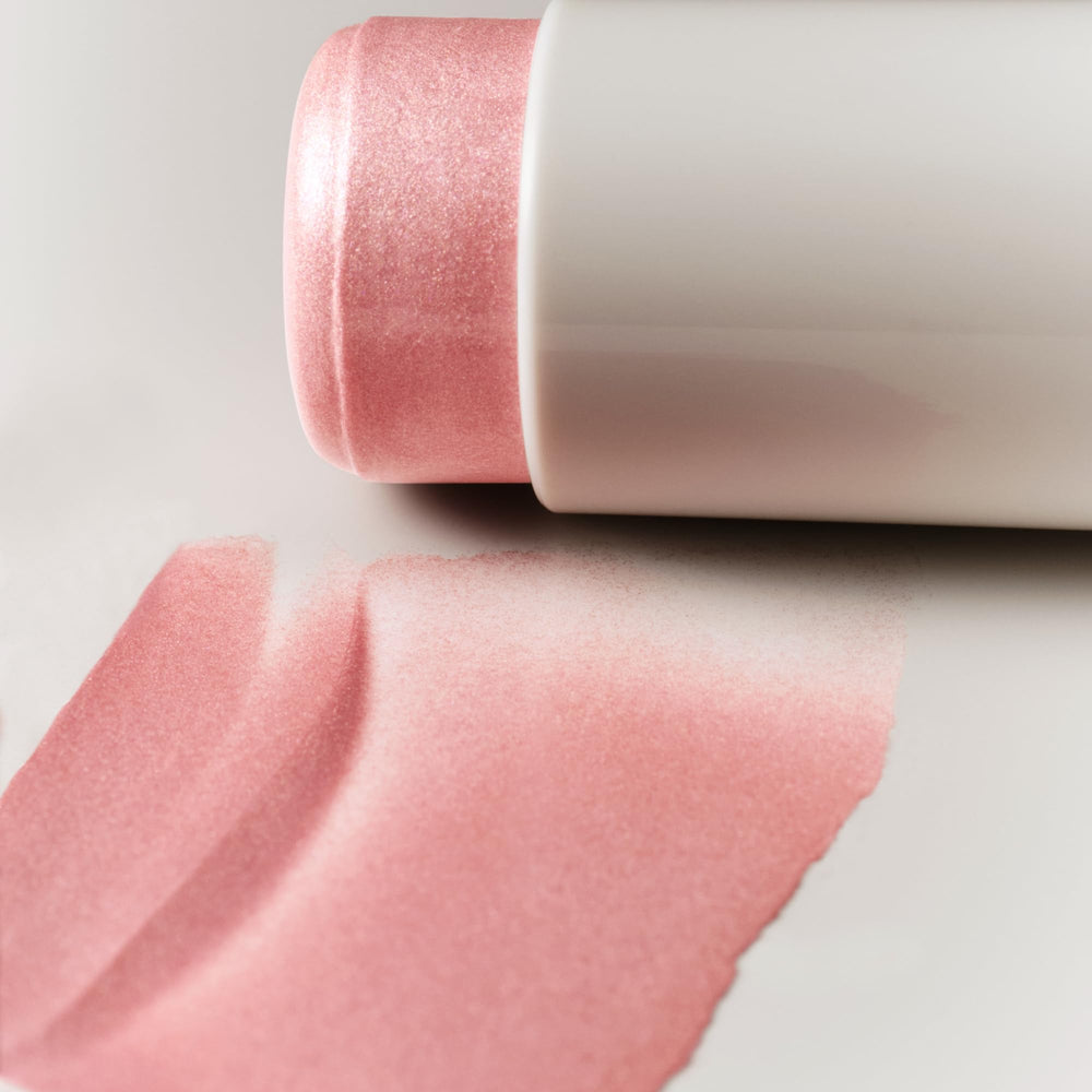goop Beauty Glow Skin Highlighter Stick aura-champagne-gold finish adds radiant color.