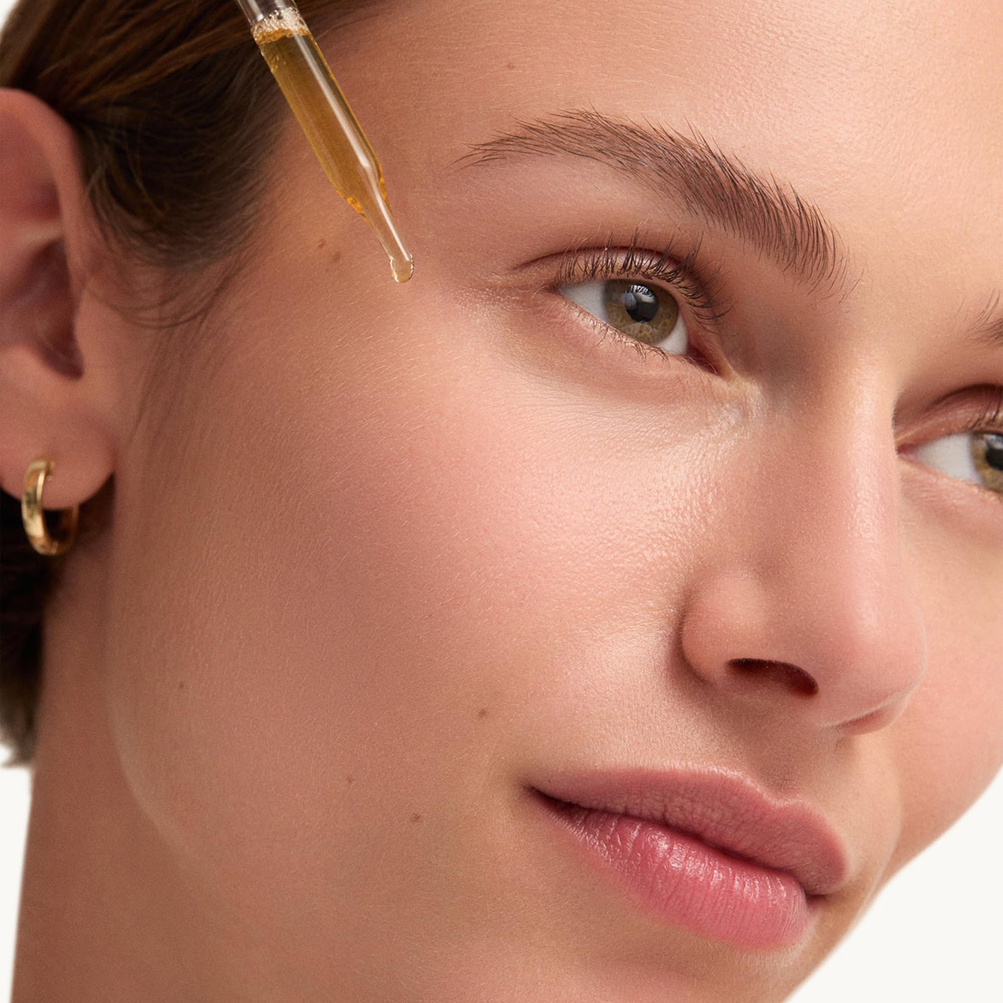 Goop Vitamin C Serum Kakadu plum ingredients graphic emphasizes natural antioxidant boost.