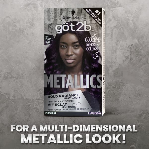 Modelo mostrando tono morado metalizado con resultado vibrante de Got2b Metallics.