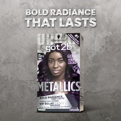 Cabello morado metalizado tras la aplicación con Got2b Metallics.