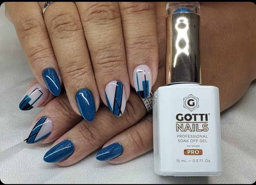 Gotti Nails Gel Top Coat Manicure shot highlights a flawless shiny seal.
