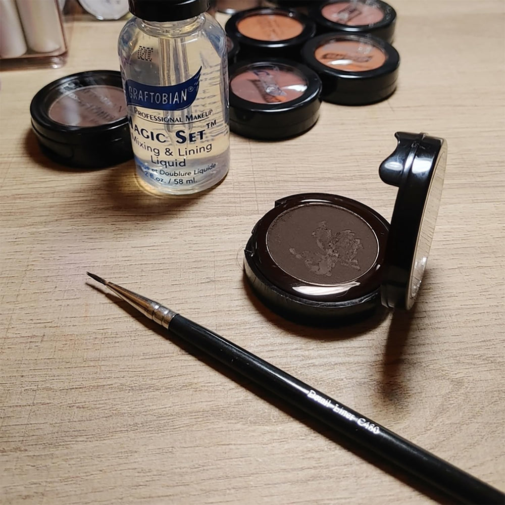 Graftobian Cake Eyeliner dry-application brush for softer finish