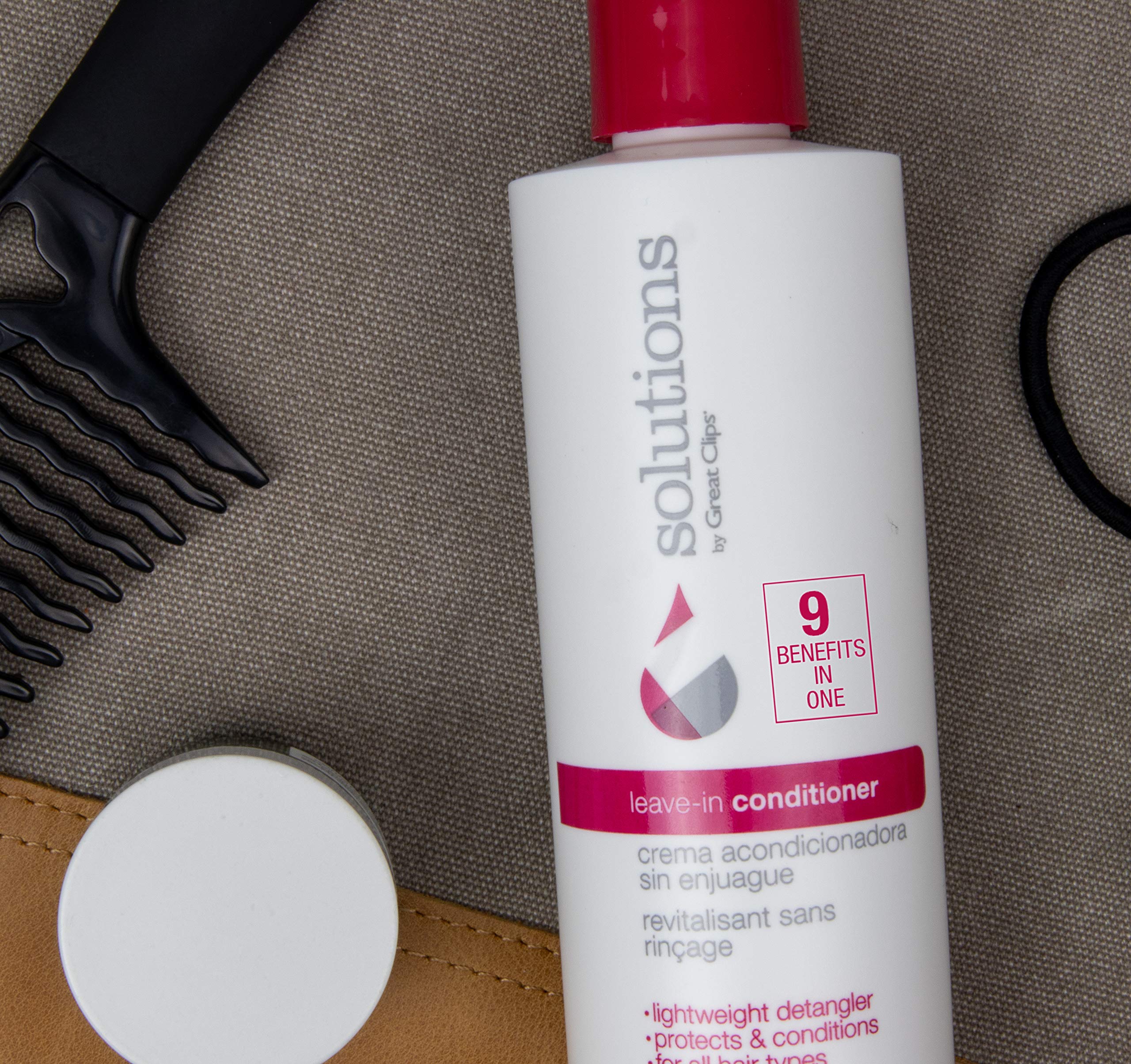 GREAT CLIPS Nourishing Leave-In Conditioner spray mist shows quick daily hydration and frizz control.