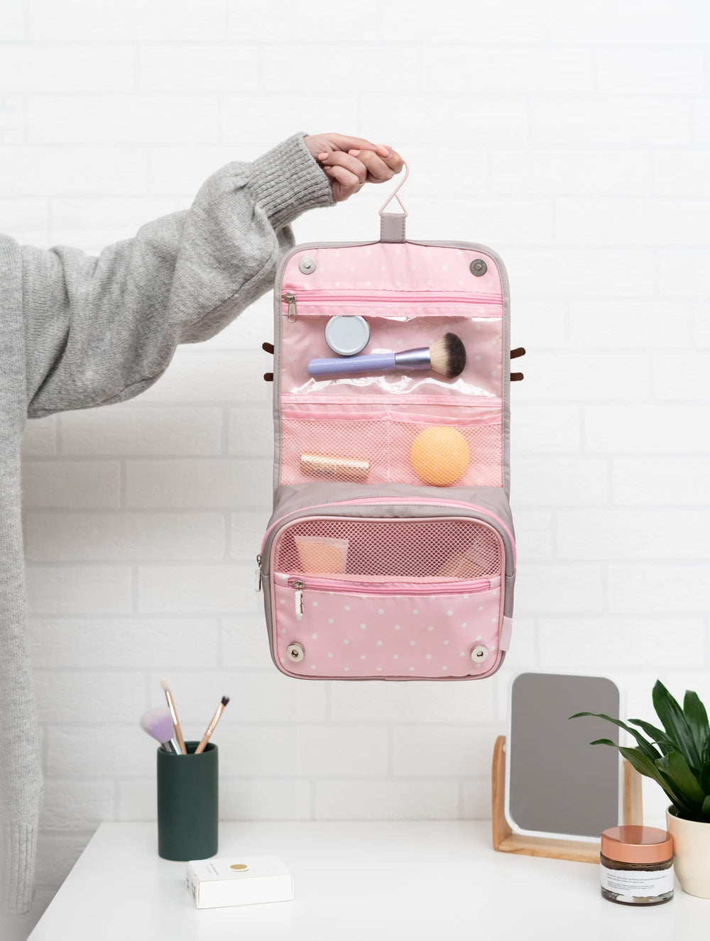 Grupo Erik foldable beauty case for neat travel storage