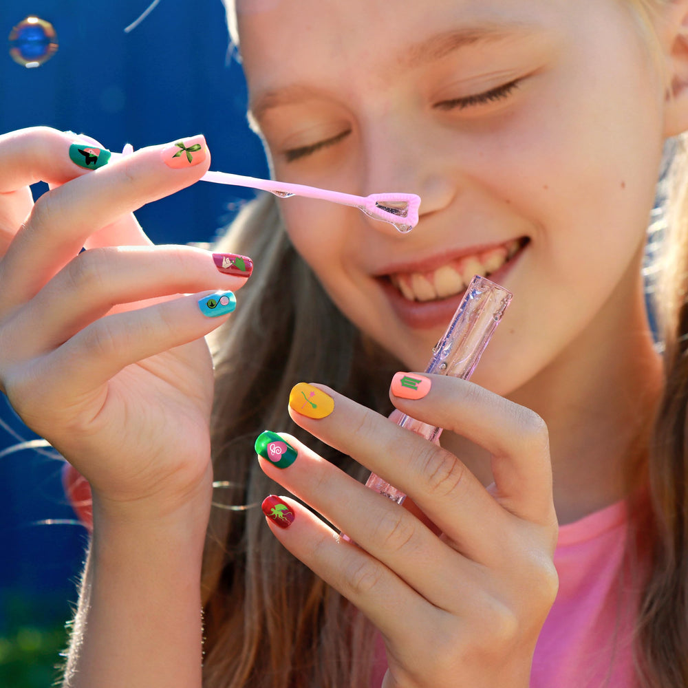 GUjianzhi crown sticker pink green elegant nail accent for witchy fashion looks