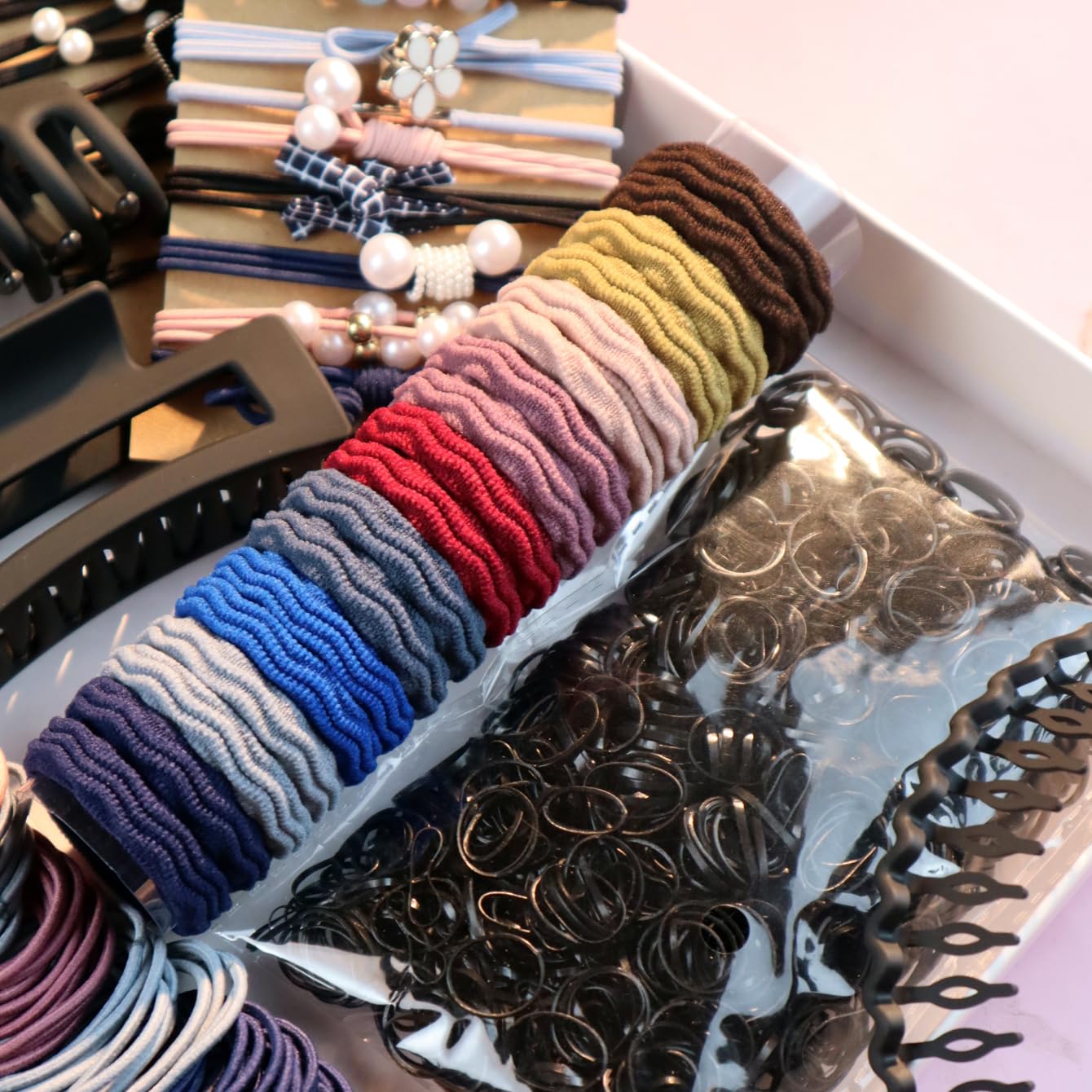 GUOXI hair-ties-soft-finish closeup highlights gentle texture for smooth detangling.