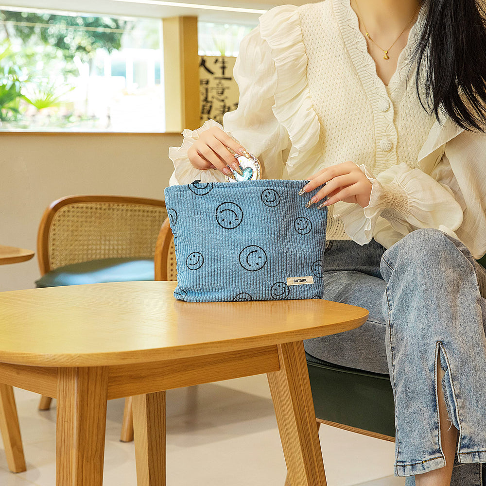 GUTGNK makeup bag interior demonstrates versatile storage for cosmetics and small items