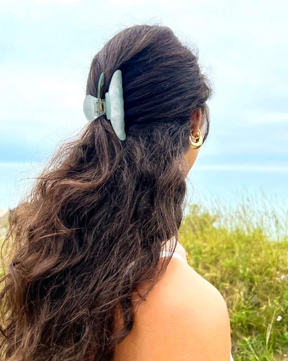 HAIMEIKANG translucent spotted clip coordinates with outfits while holding hair securely