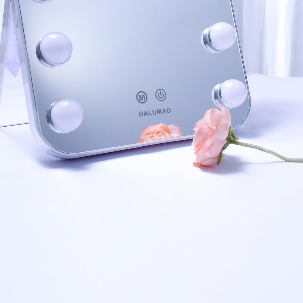 halumao Hollywood-style mirror lit for makeup routine