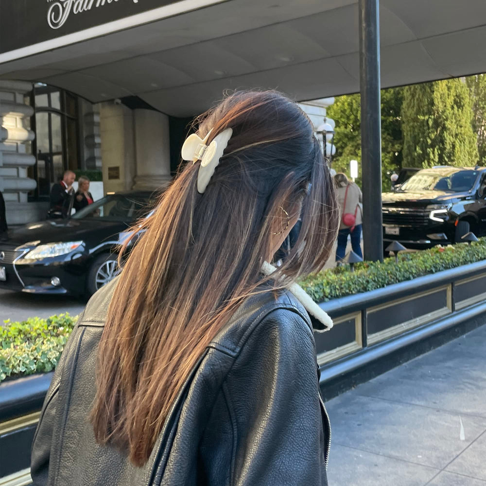 Hana Mia smooth-edges clip minimizes breakage during everyday styling