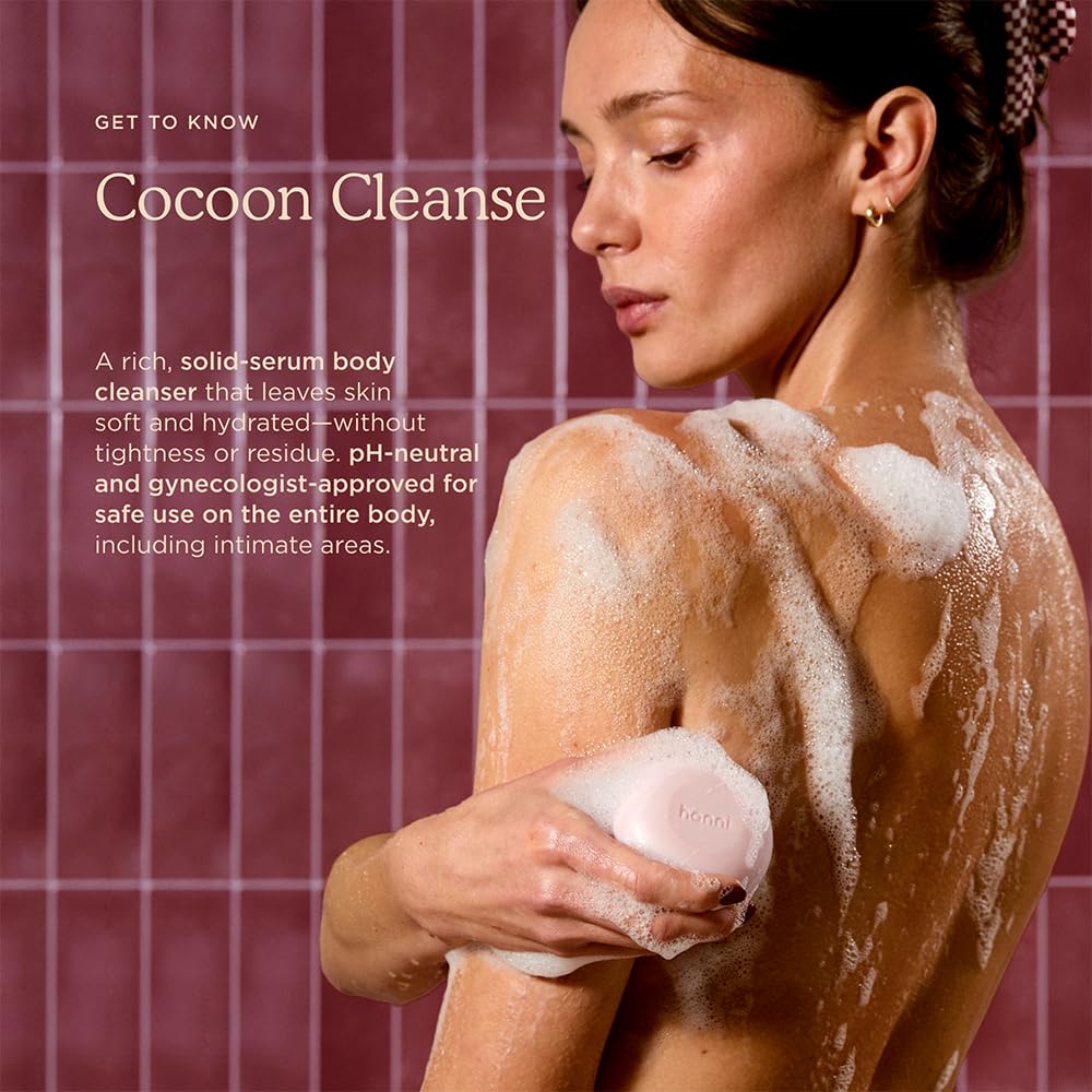 Aplicación en la mano de HANNI Cocoon Cleanse Serum para un lavado cómodo.