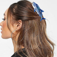 Hapdoo dark blue whale shark hair clip worn on model showcases secure all-day hold.