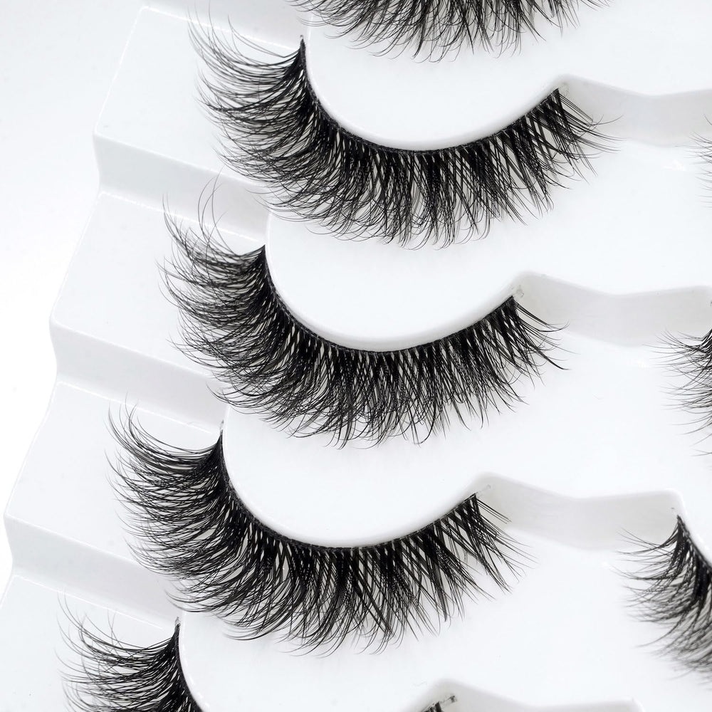 Happy Heartbeat 3D Clear Band Lashes wispy flares create subtle glam all day.