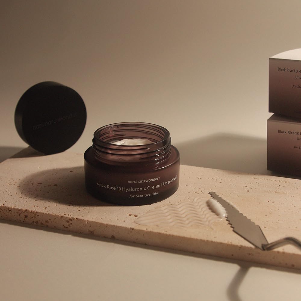HARUHARU Wonder Black Rice Cream highlights ten-hyaluronic-acid hydration types for lasting moisture.