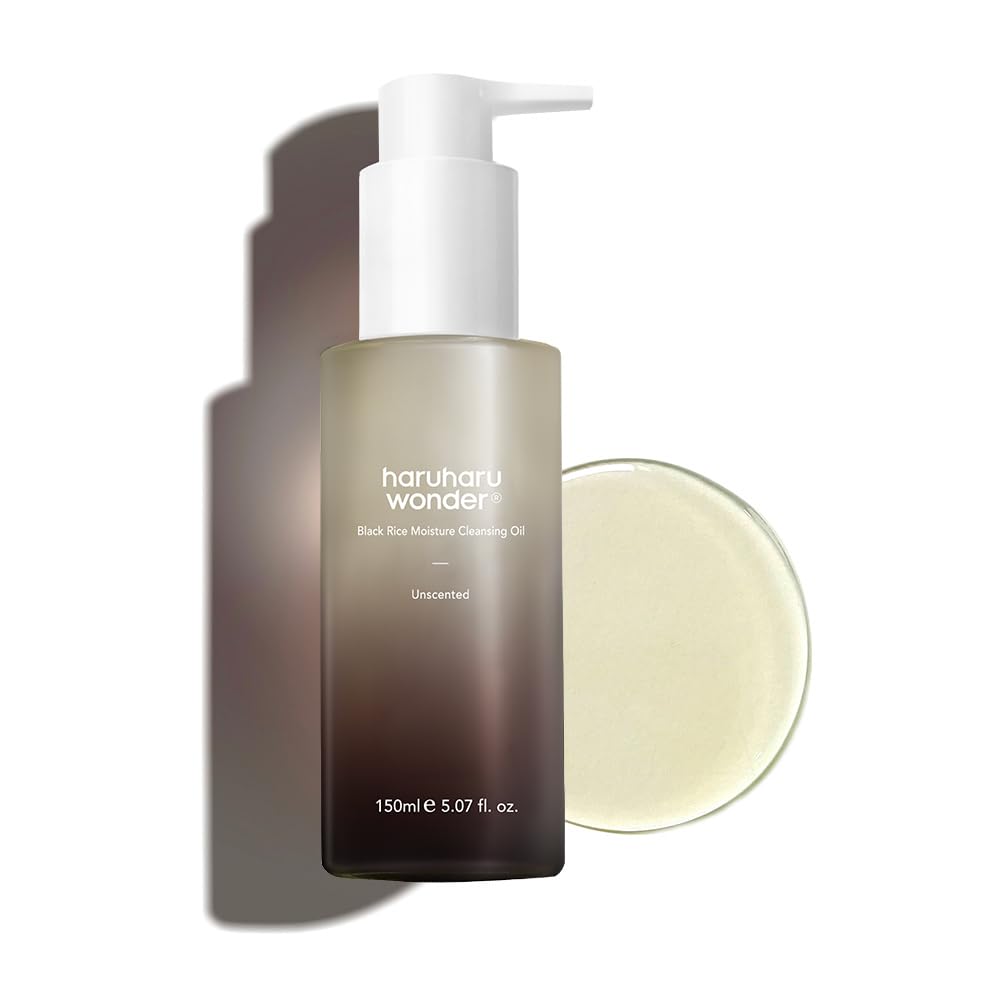 HARUHARU Wonder Black Rice Cleansing Oil bottle demonstrates makeup removal and skin hydration.