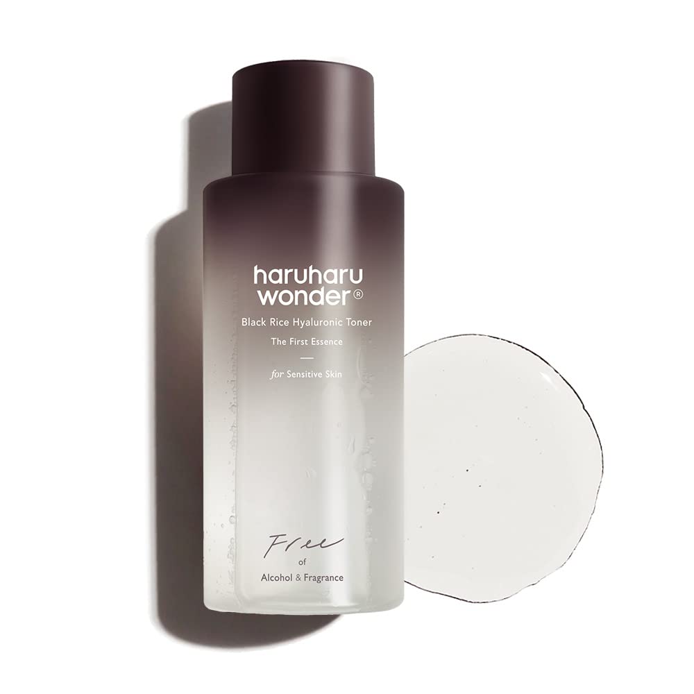 HARUHARU Wonder Black Rice Toner bottle close-up for sensitive skin hydration.