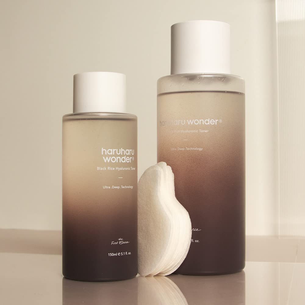 Haruharu Wonder Toner on cotton pad demonstrates gentle, moisture-locking application.