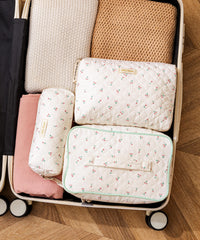 HBselect quilted makeup bag highlights smooth gold zipper detail.