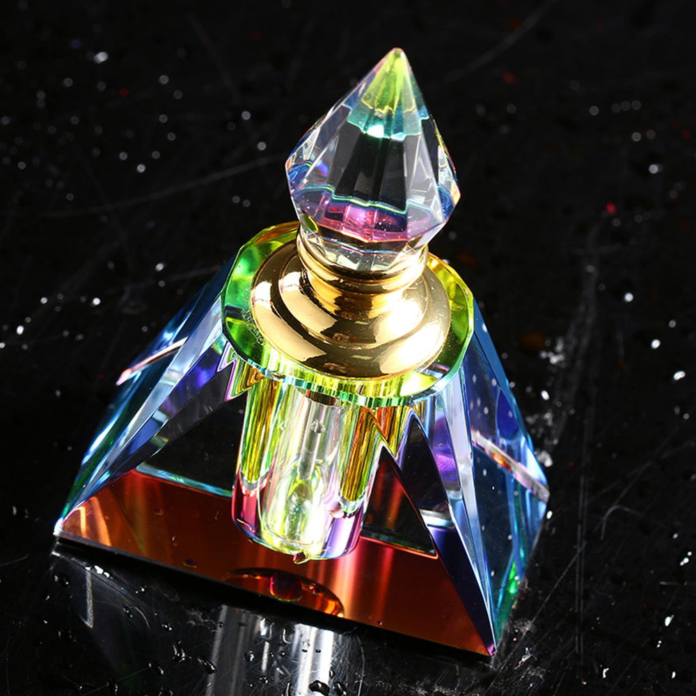 H&D HYALINE & DORA rectangle pyramid bottle close-up emphasizes premium glass and vanity display