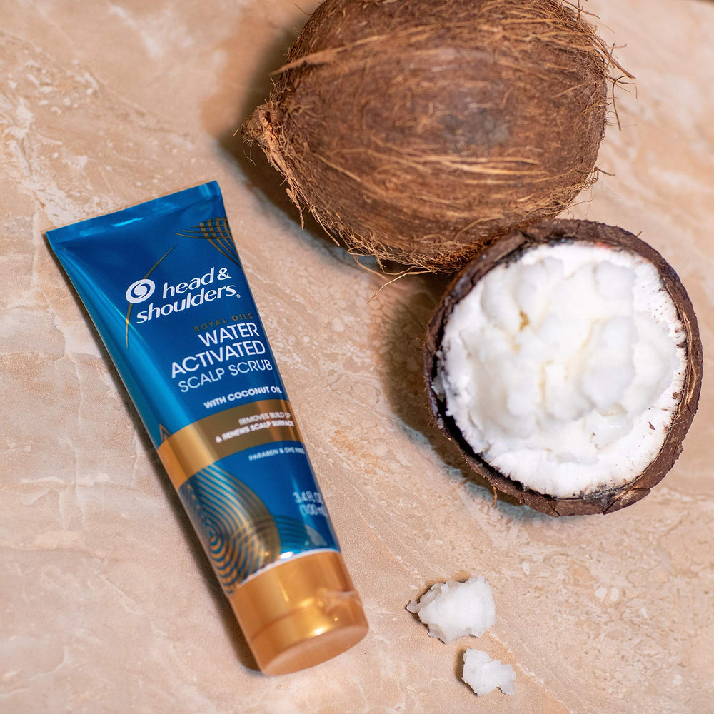 Head & Shoulders Royal Oils scalp scrub foamy texture as it lathers during use