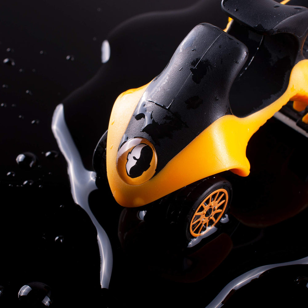 HeadBlade ATX Razor easy-reach feature helps shaving difficult areas.
