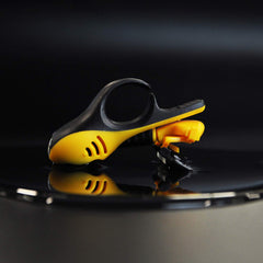 HeadBlade Moto slim body and soft finger ring offer comfortable, controlled strokes