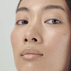Henné Organics lip tint ingredients include coconut oil and vitamin E for hydration.