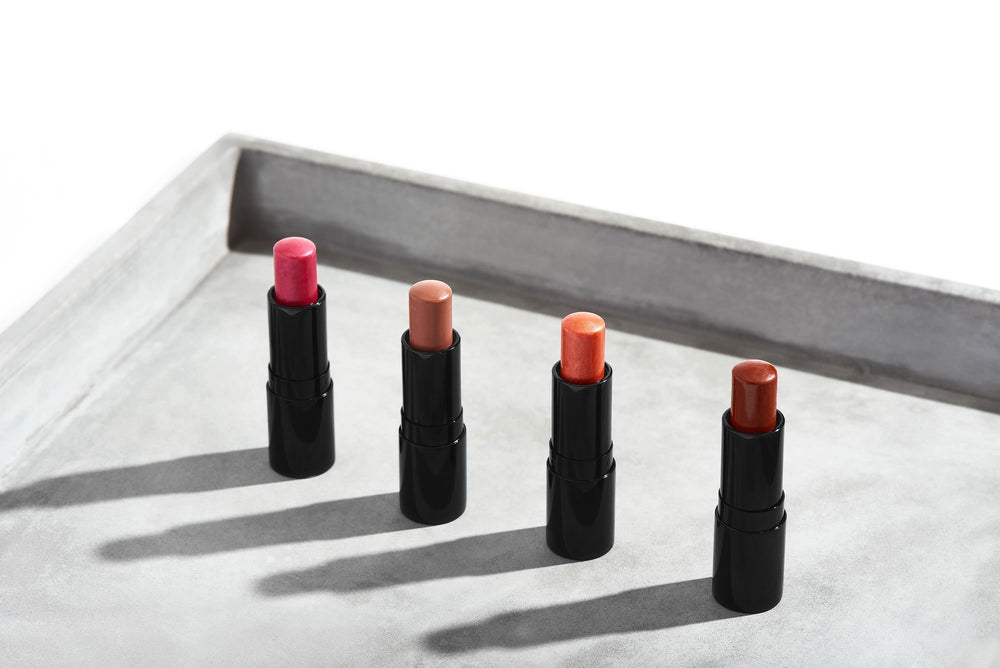 Henné Organics luxury packaging detail conveys premium presentation.