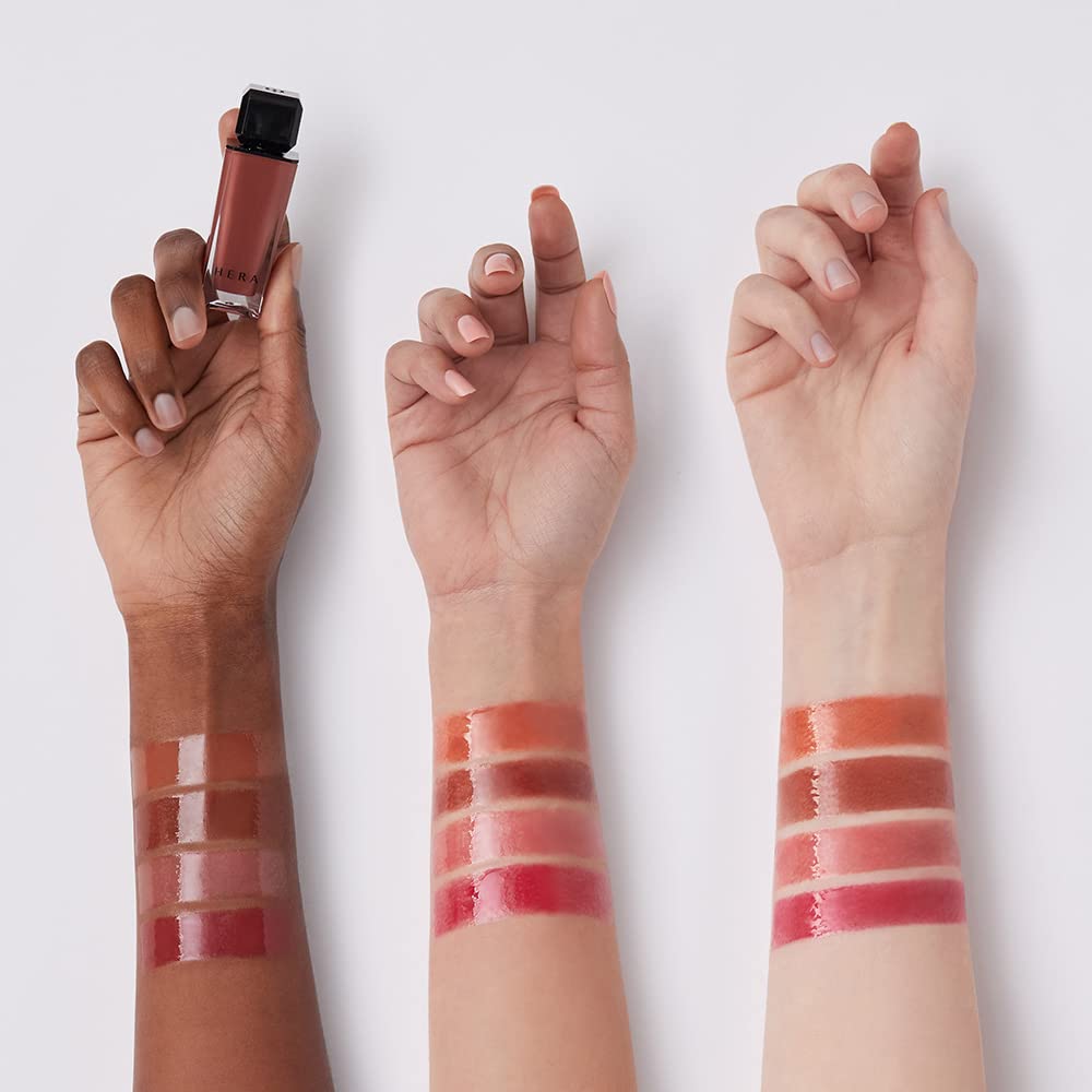 HERA Sensual Nude Gloss 462 Speechless demo on lips shows MLBB glow