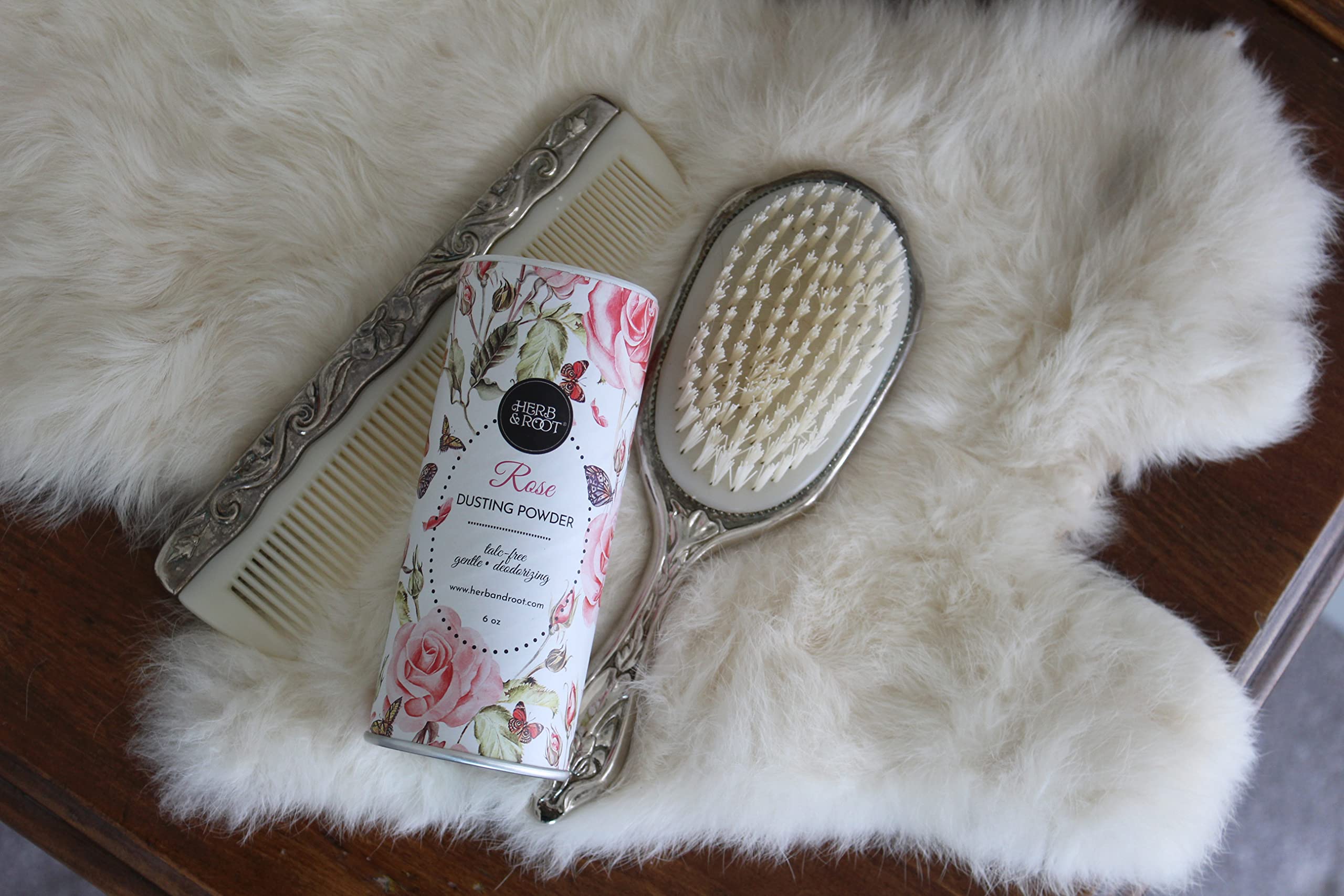 Herb & Root talc-free powder closeup emphasizes safe daily use.