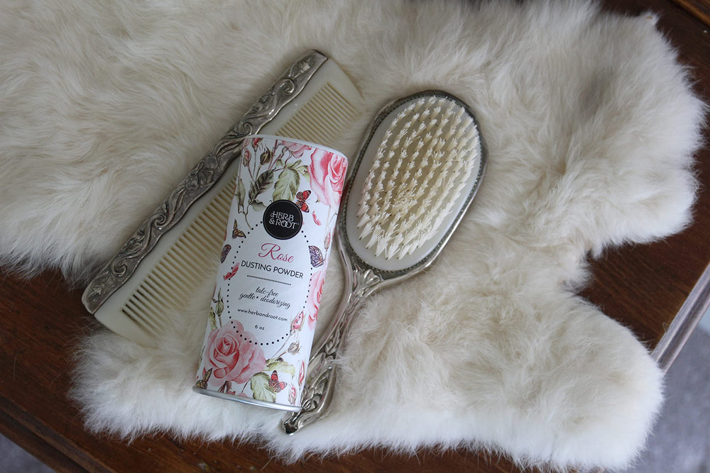 Herb & Root talc-free powder closeup emphasizes safe daily use.