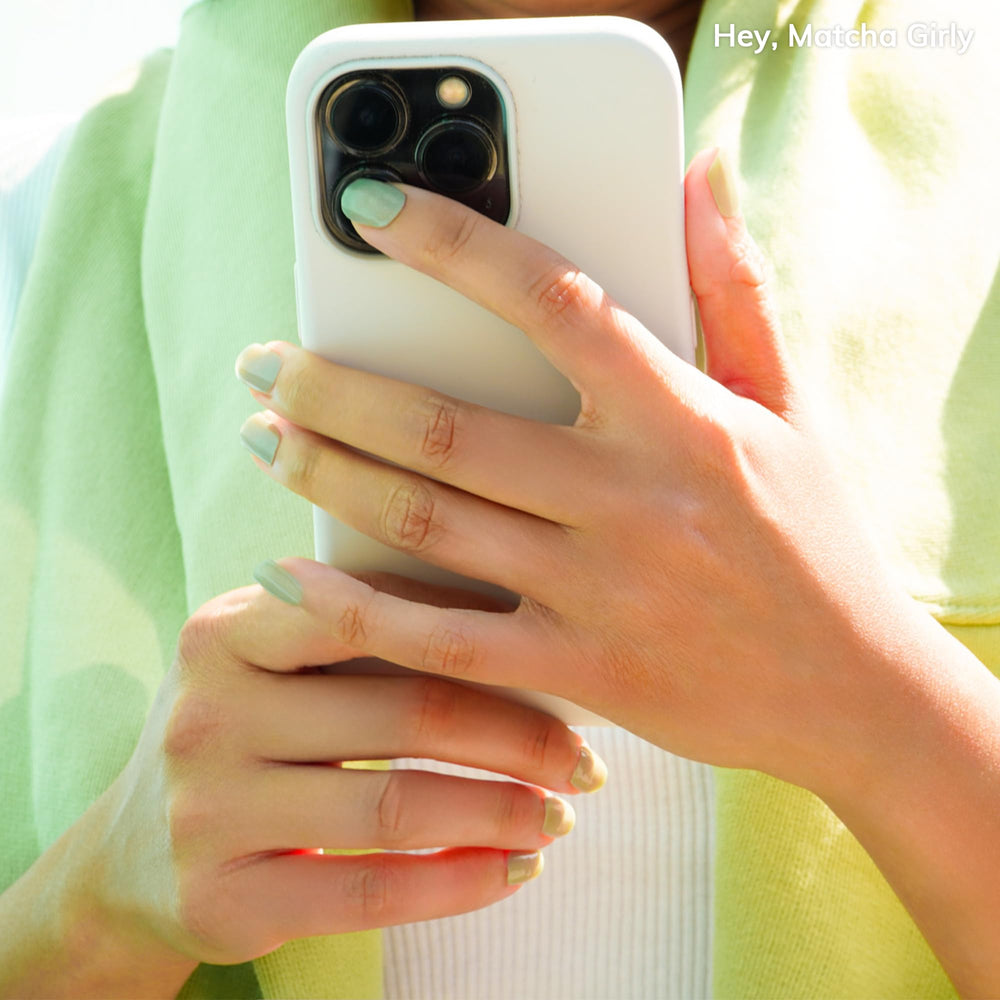 Heyhae on-the-go application shows portable kit for travel touch-ups.